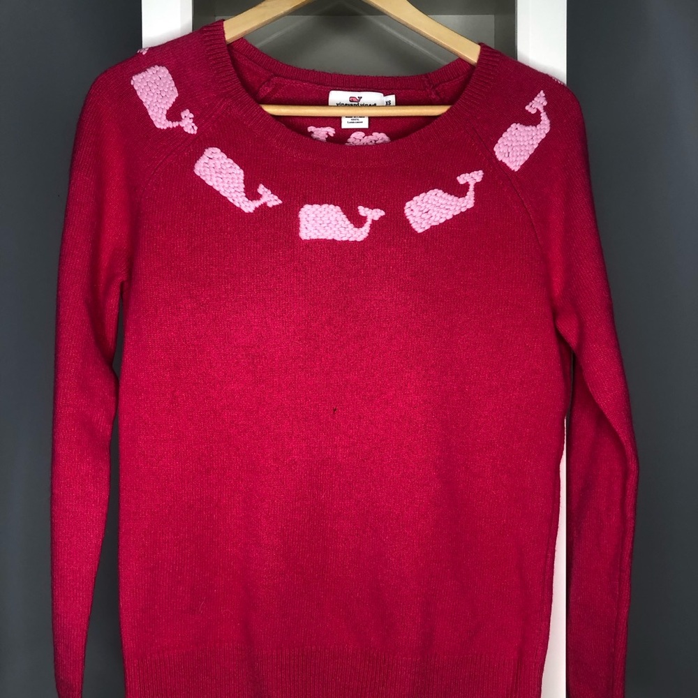 Vineyard Vines XS pink whale knit sweater